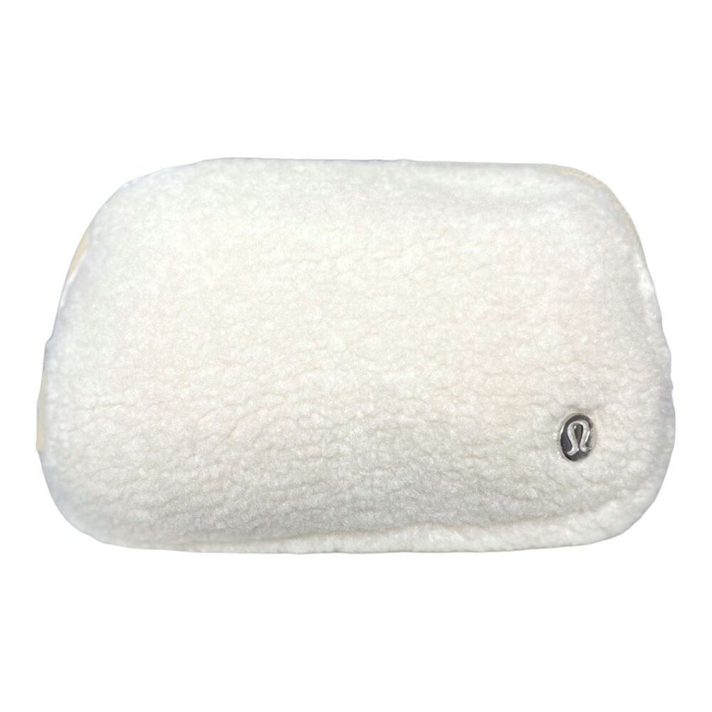 Lululemon Everywhere Belt Bag Fleece 1L NWT Natural Ivory Silver Hardware NEW